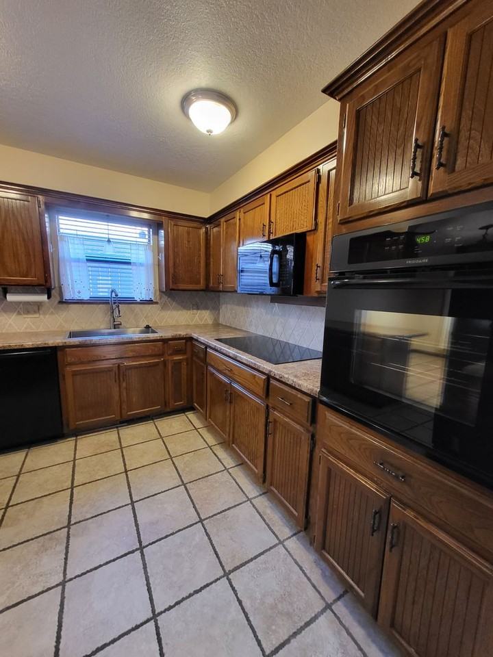 1517 Old Farm Rd - Photo 7 of 17