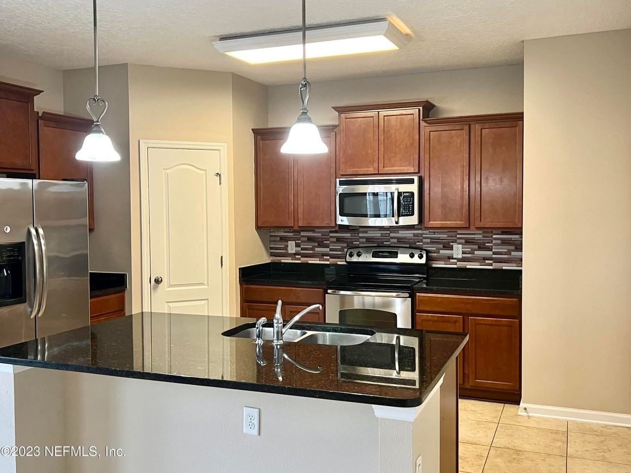 15691 Tisons Bluff Rd - Photo 4 of 26