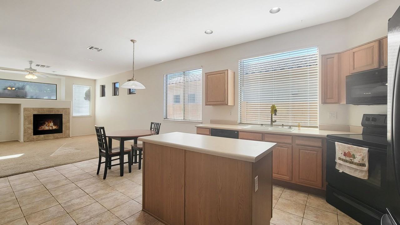 18651 W Sunrise Dr - Photo 3 of 46