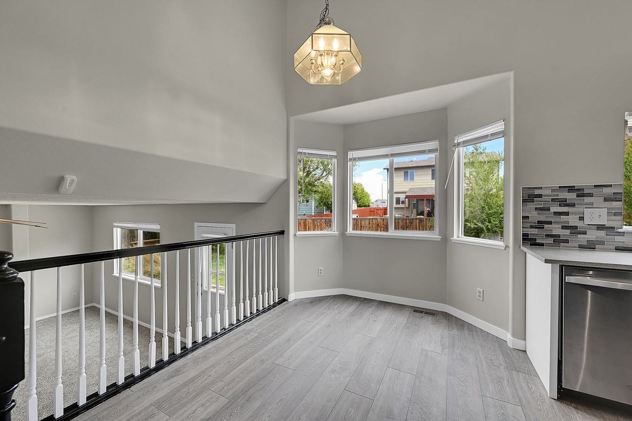 7732 Middle Bay Way - Photo 5 of 28