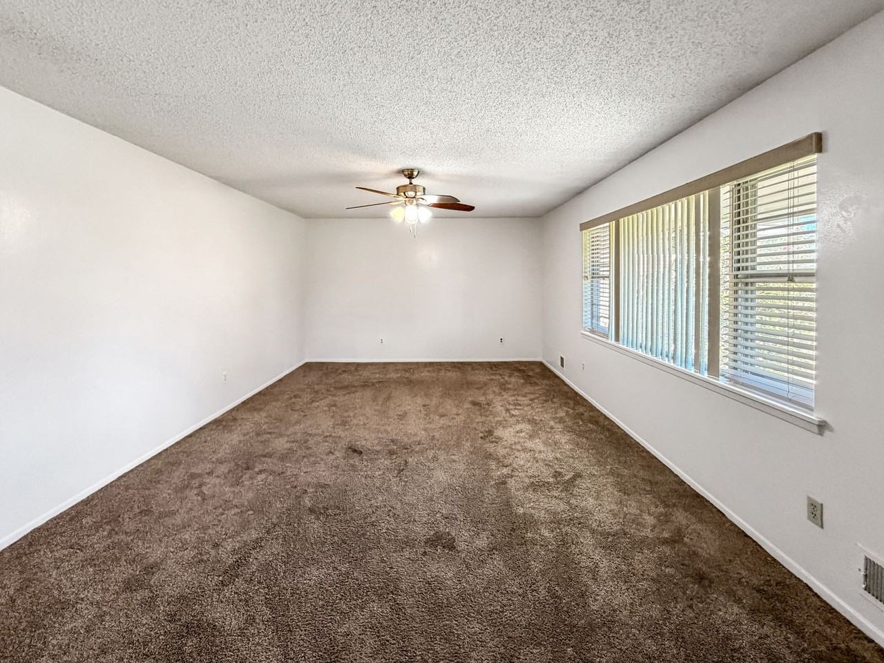 805 W Gore Ave - Photo 2 of 11