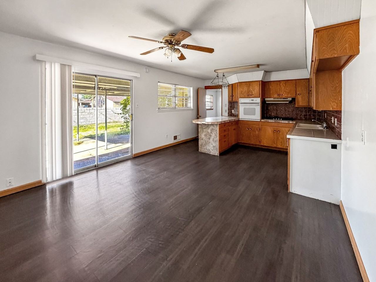 805 W Gore Ave - Photo 3 of 11