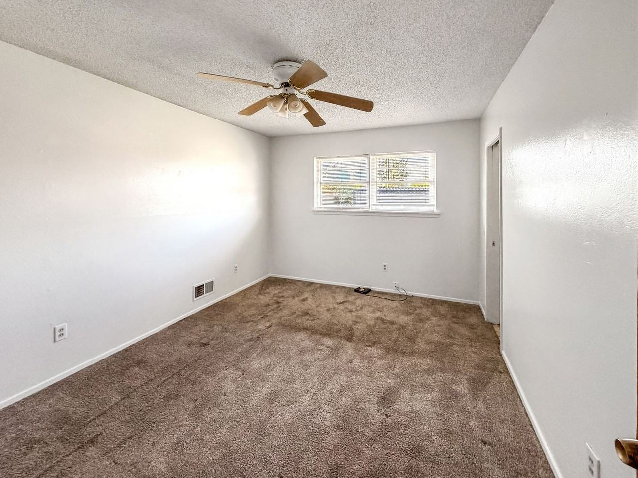 805 W Gore Ave - Photo 7 of 11