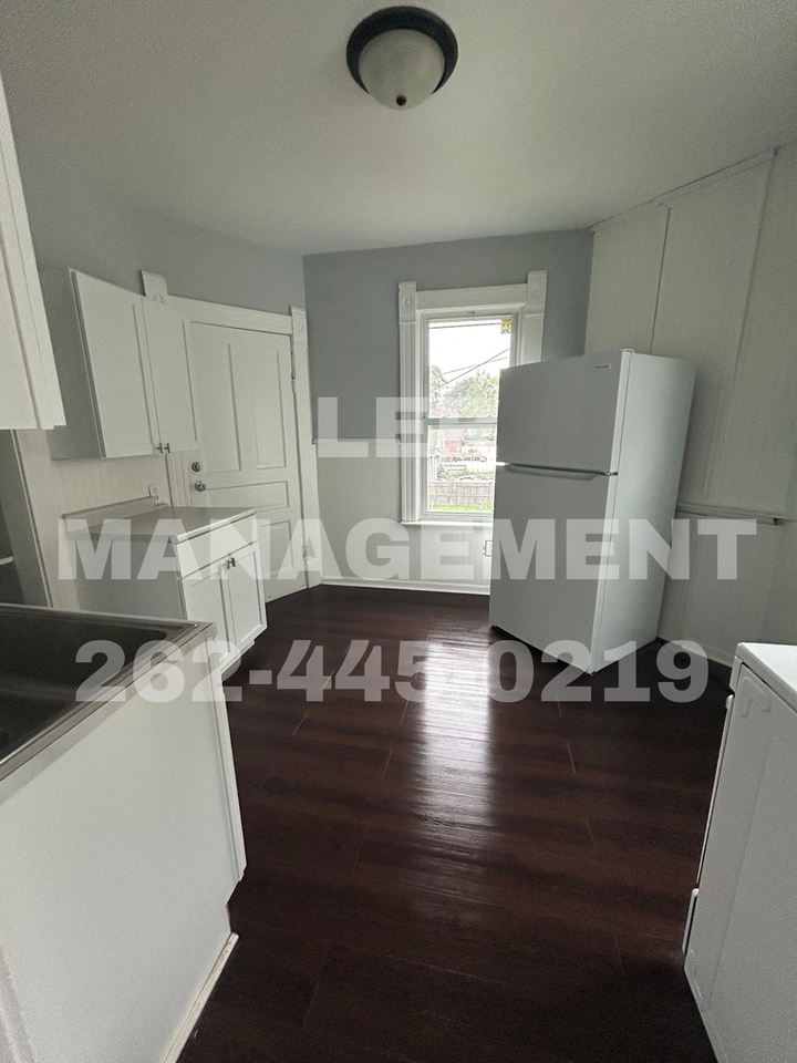 1314 1314 -1316 60th Street - DD 1316 60th st upper - Photo 2 of 10