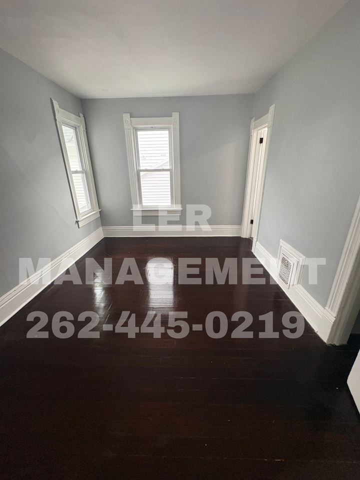 1314 1314 -1316 60th Street - DD 1316 60th st upper - Photo 4 of 10