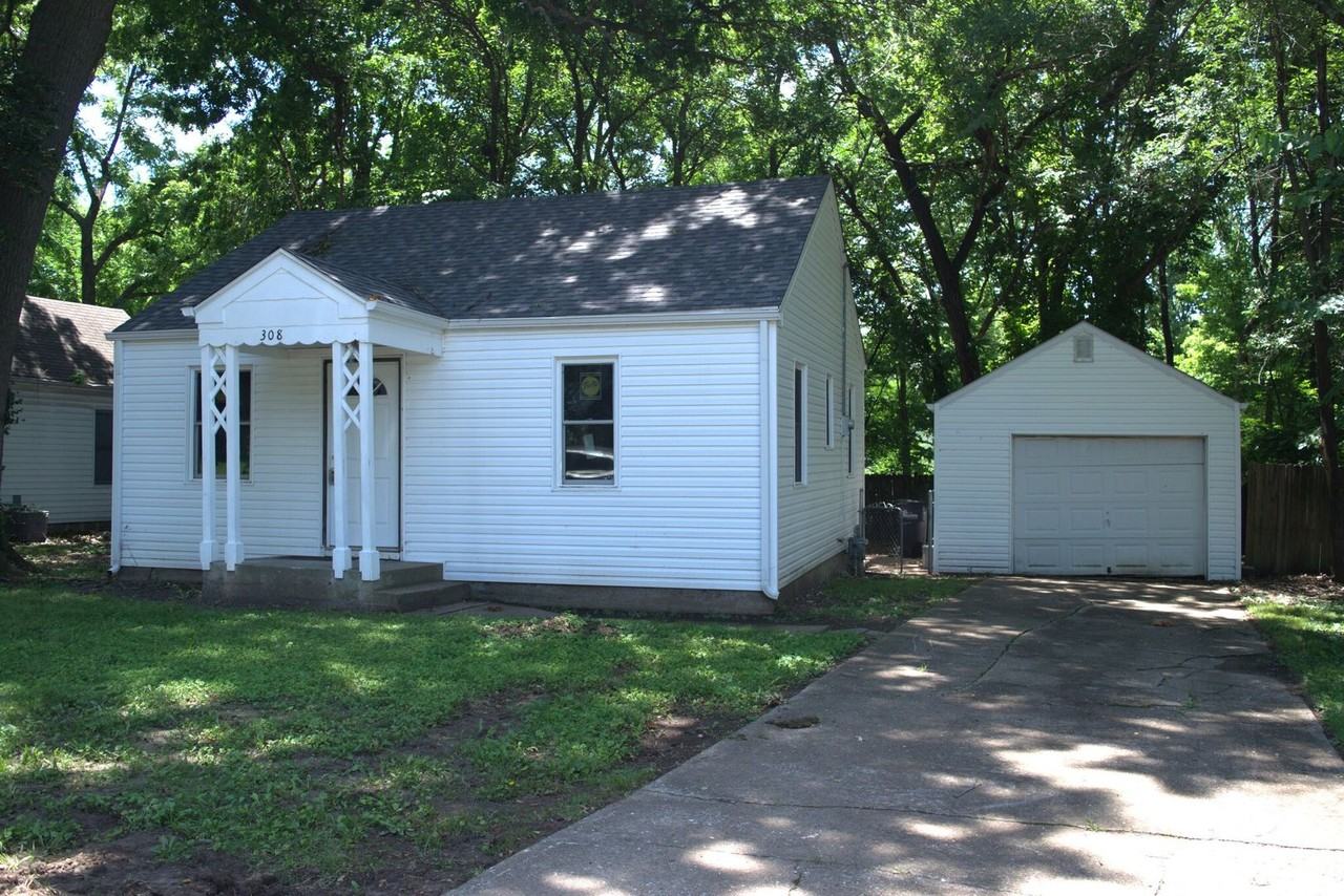 308 Benton St - Photo 2 of 18