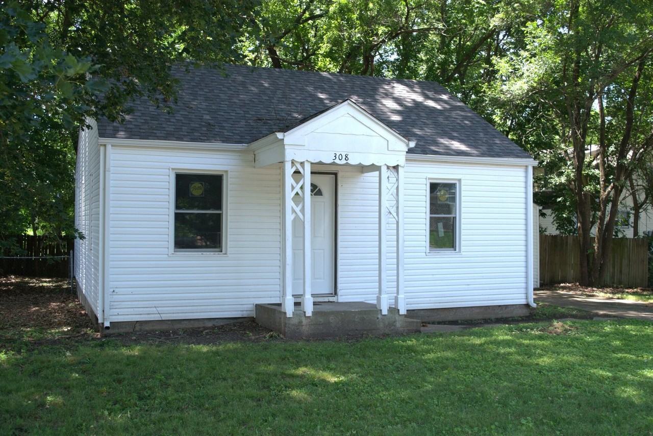 308 Benton St - Photo 3 of 18