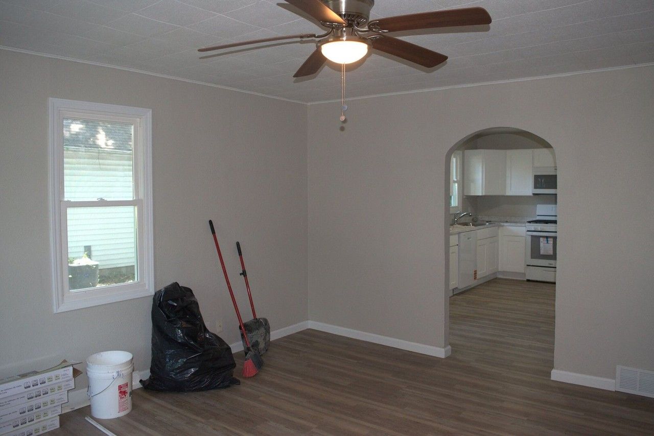 308 Benton St - Photo 4 of 18