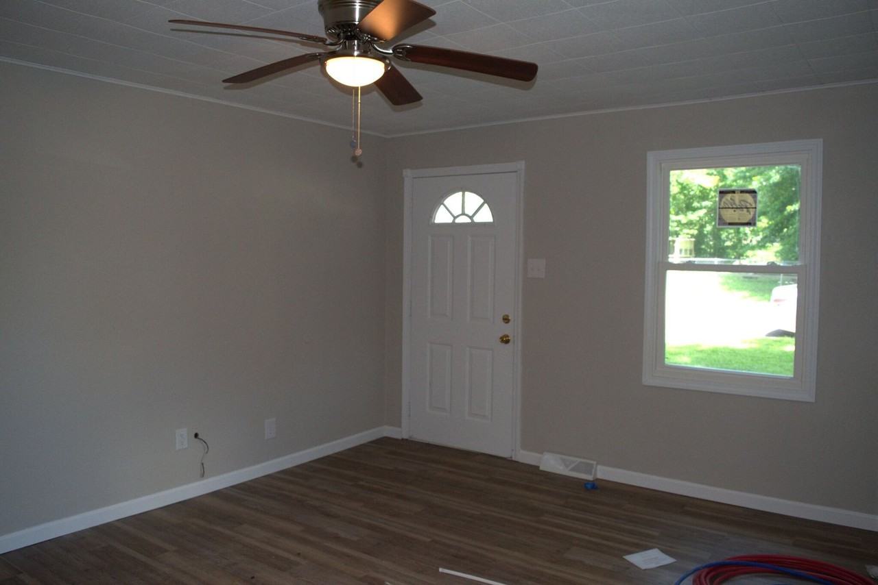 308 Benton St - Photo 5 of 18
