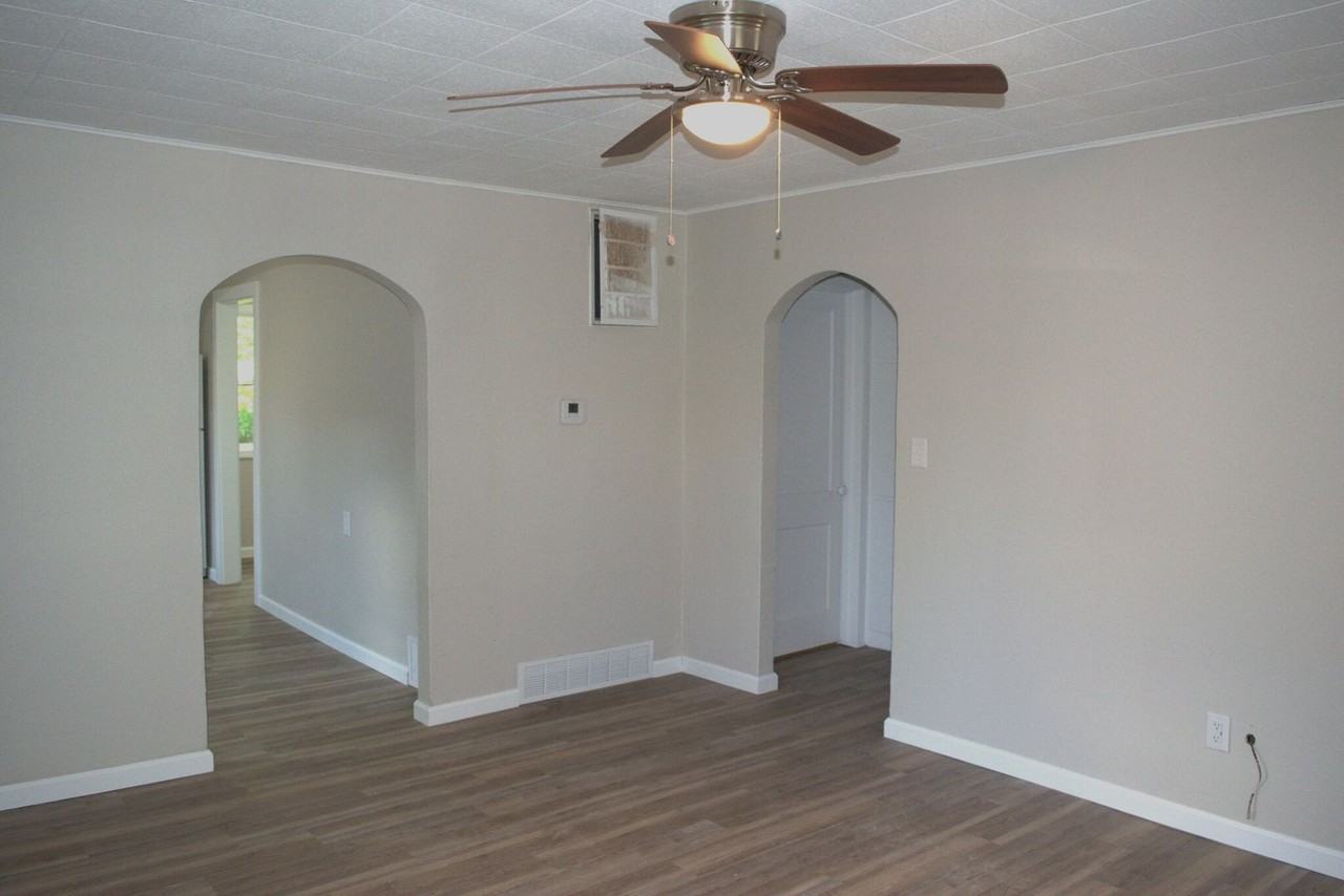 308 Benton St - Photo 6 of 18
