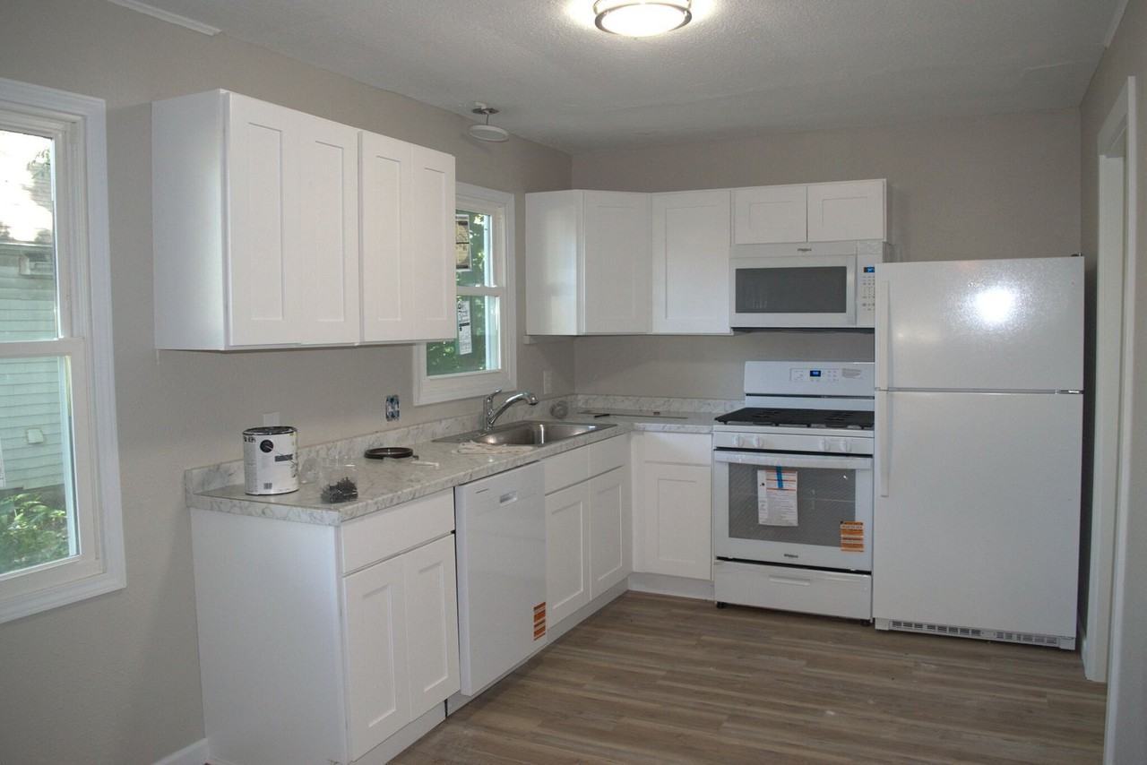308 Benton St - Photo 7 of 18
