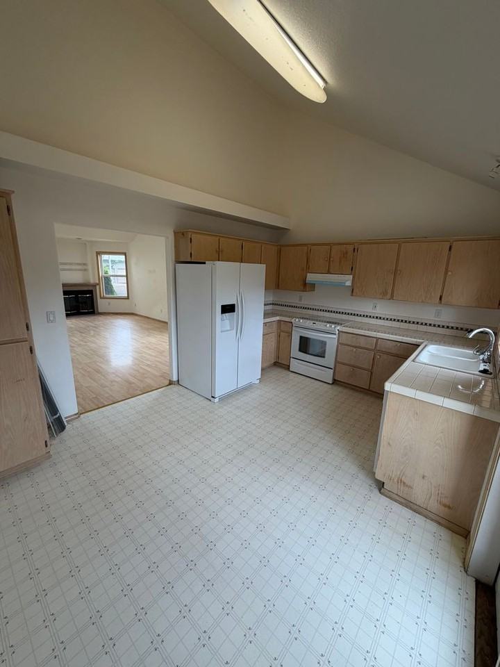 11320 Sw Clifford St - Photo 5 of 35