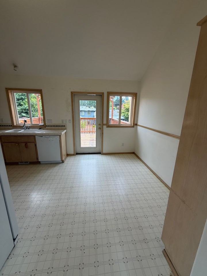 11320 Sw Clifford St - Photo 6 of 35