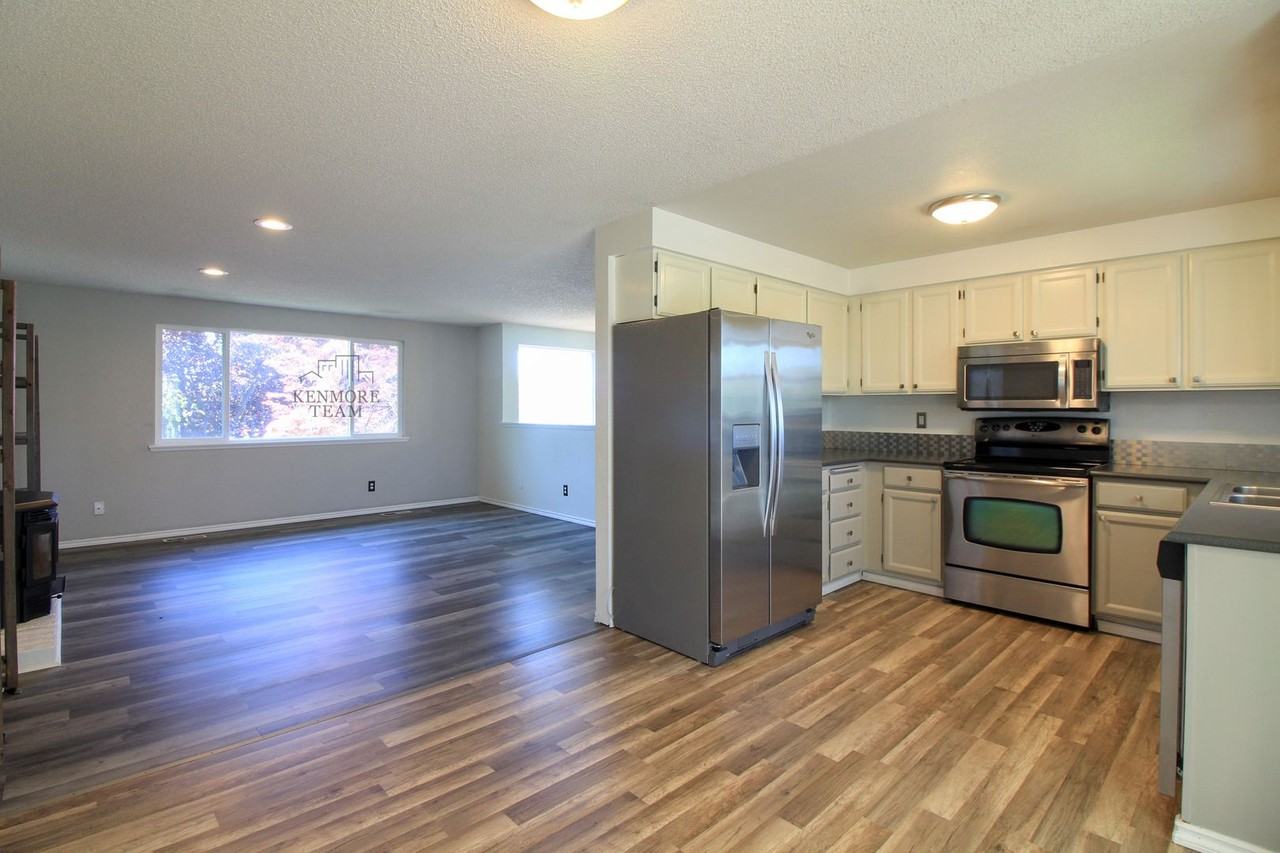 1610 Teal Ct - Photo 3 of 14