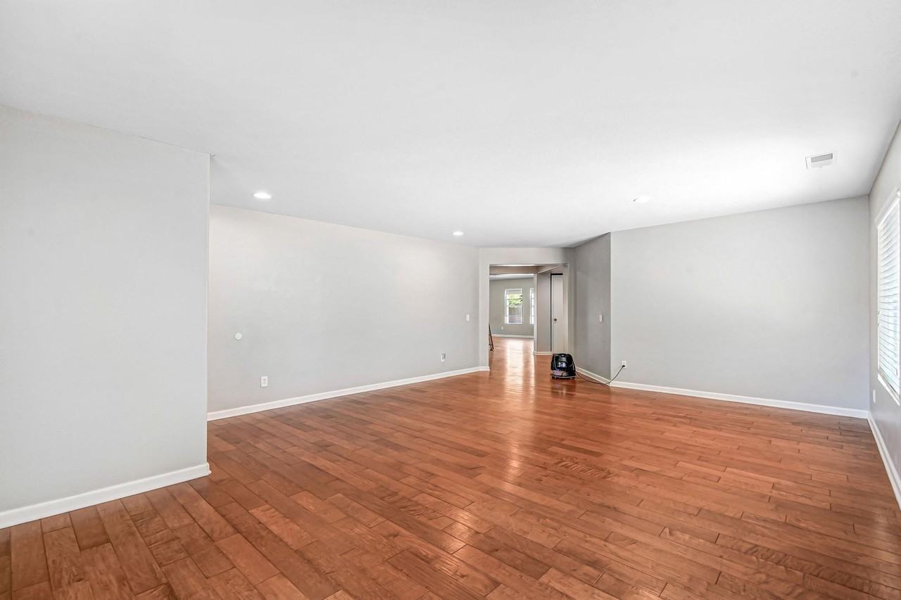 25629 Driftview Cir - Photo 3 of 20