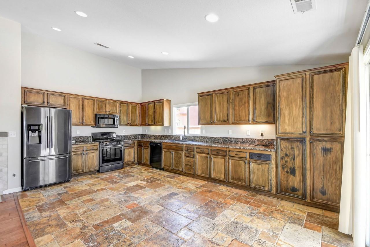 25629 Driftview Cir - Photo 6 of 20