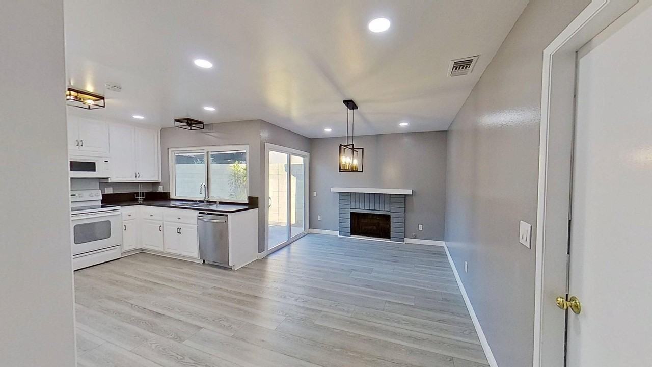 6661 Wrenfield Dr - Photo 7 of 36