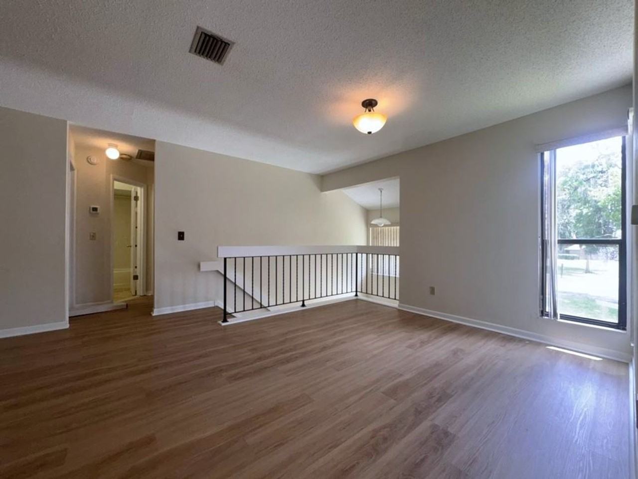 36 Oxford Ln - Photo 3 of 24