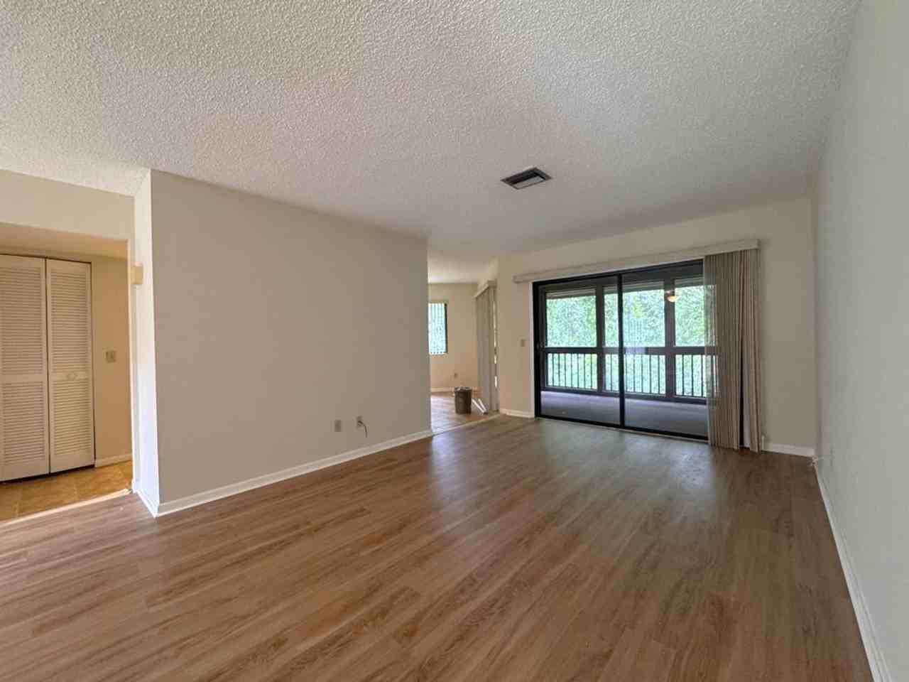 36 Oxford Ln - Photo 4 of 24