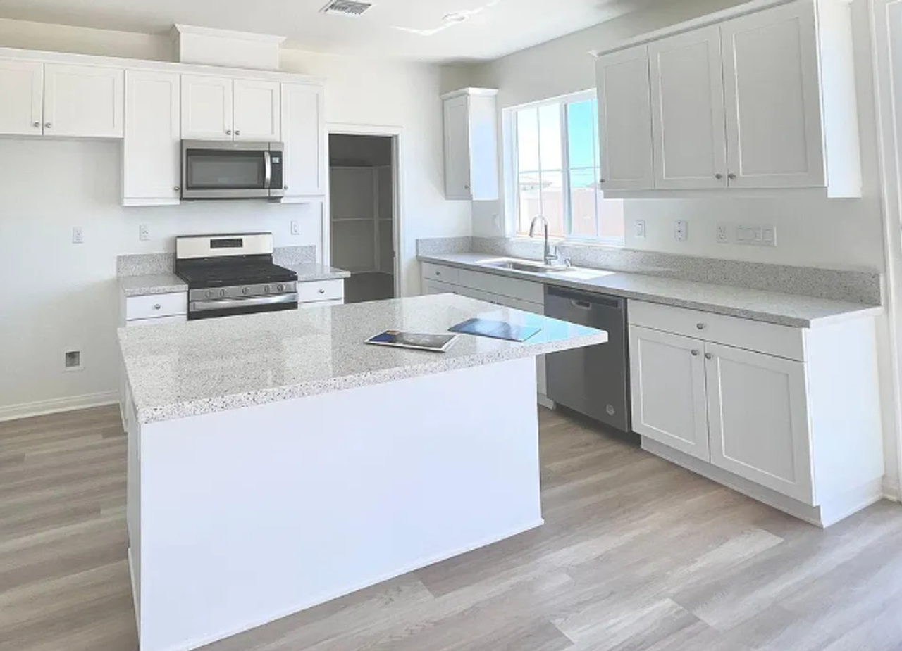 20066 Sunburst Ct - Photo 2 of 19