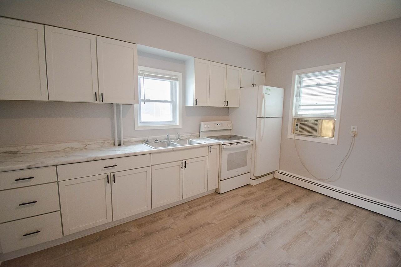 836 S Newton Ave - Photo 2 of 16