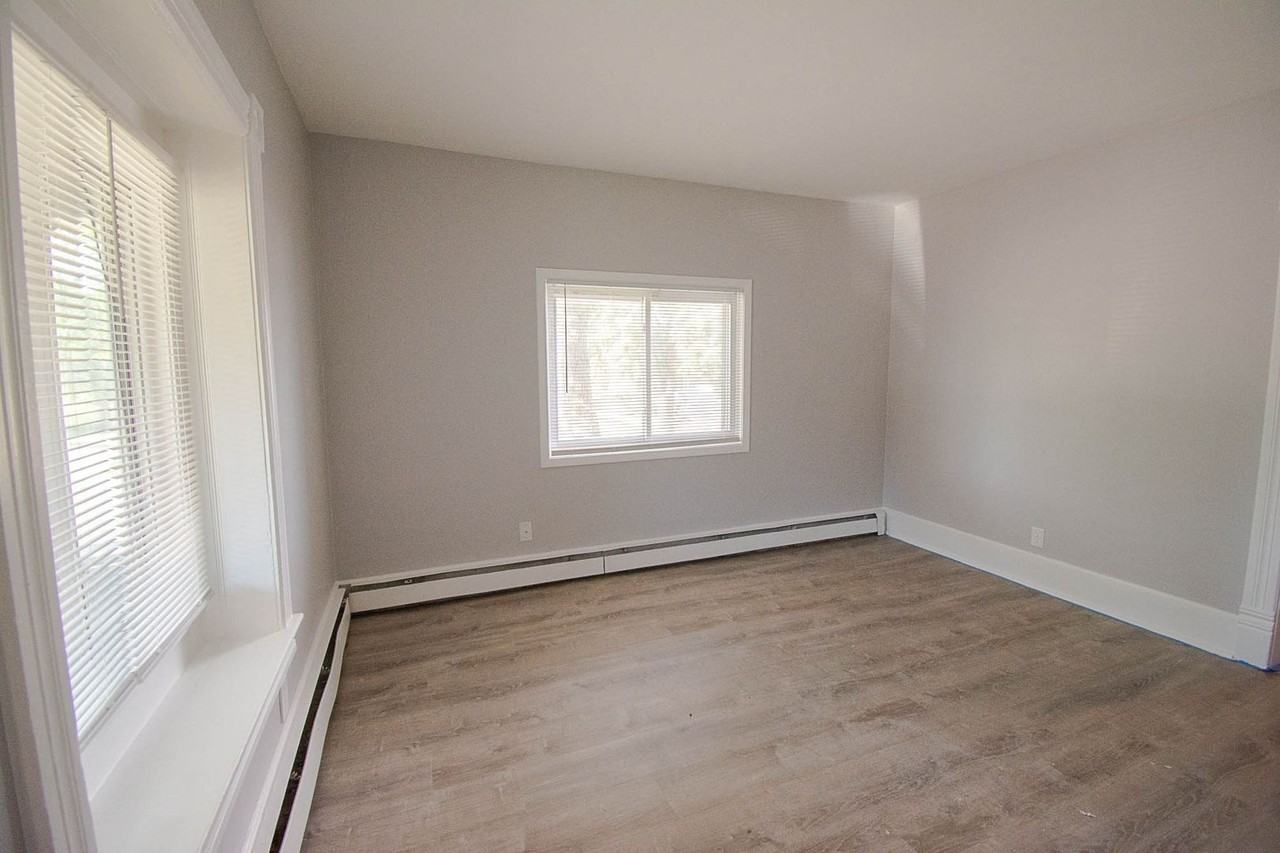 836 S Newton Ave - Photo 4 of 16
