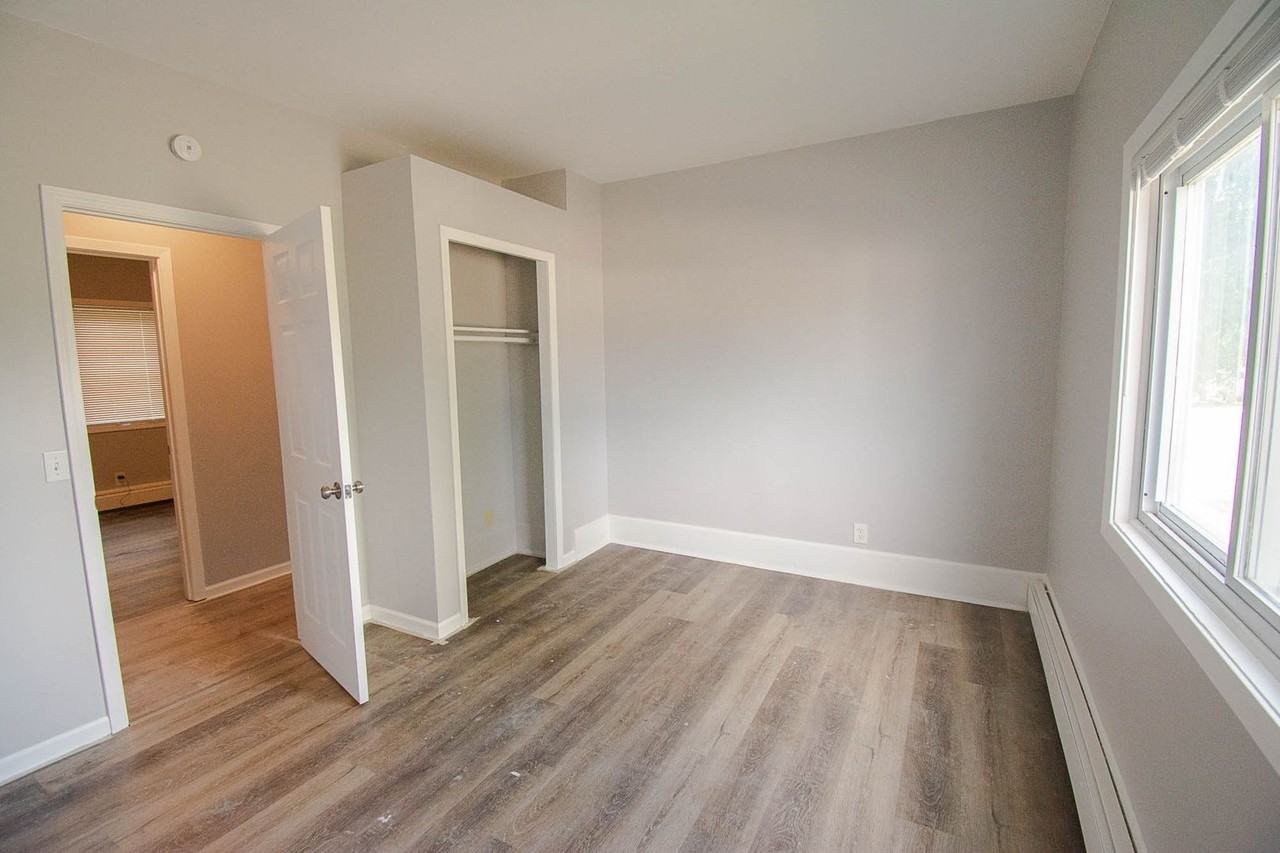 836 S Newton Ave - Photo 6 of 16