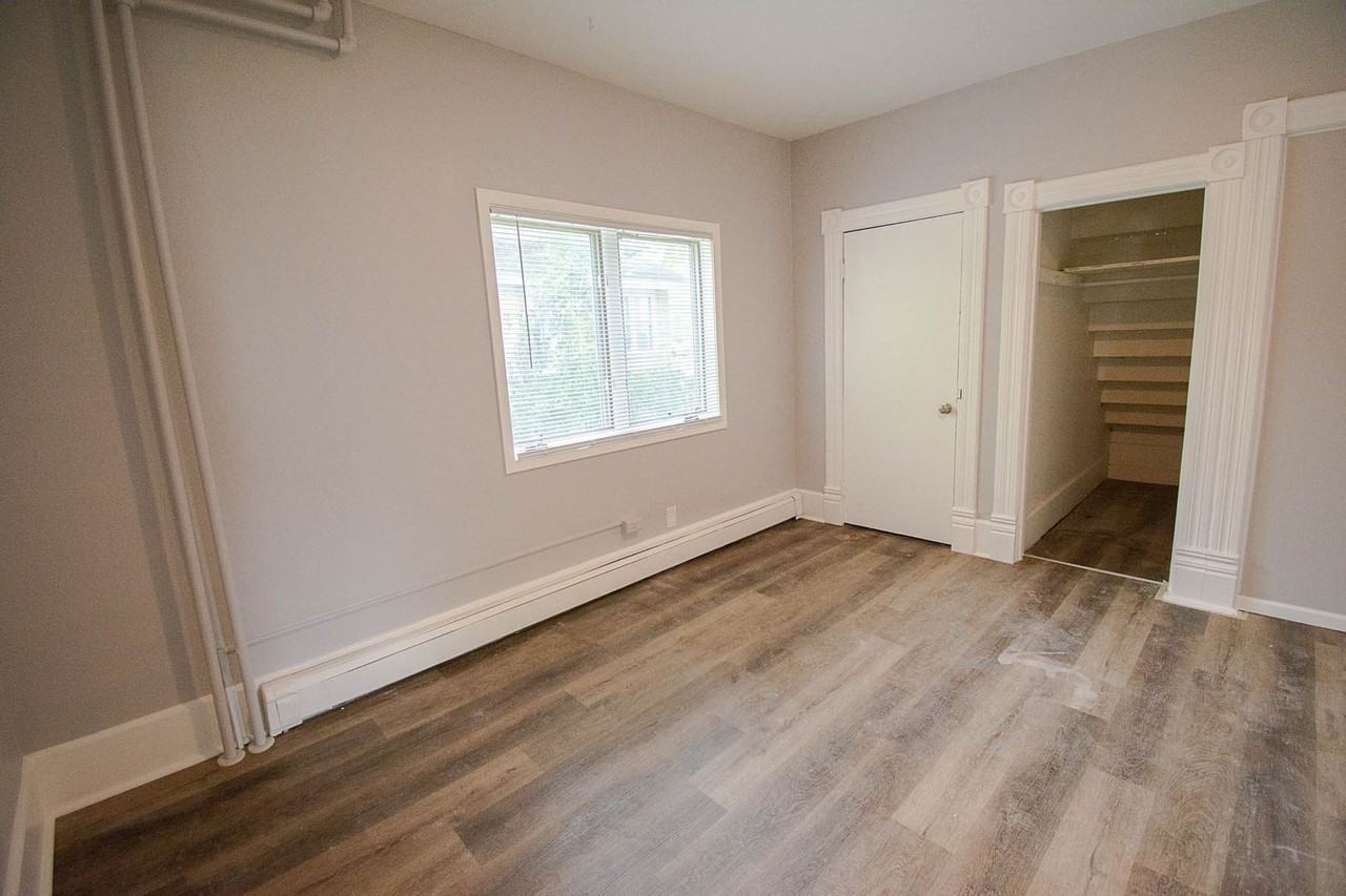 836 S Newton Ave - Photo 7 of 16