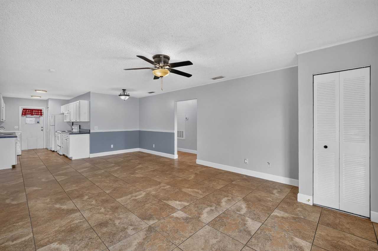 12310 Tavares Ridge Ct - Photo 5 of 25