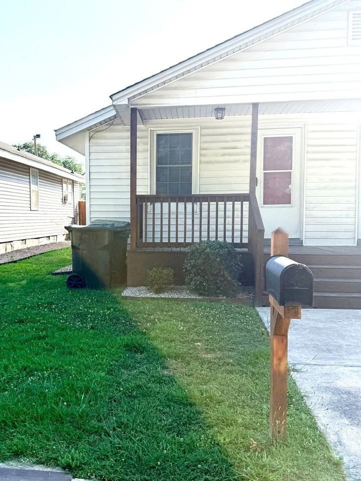 514 Manchester St Se - Photo 2 of 8