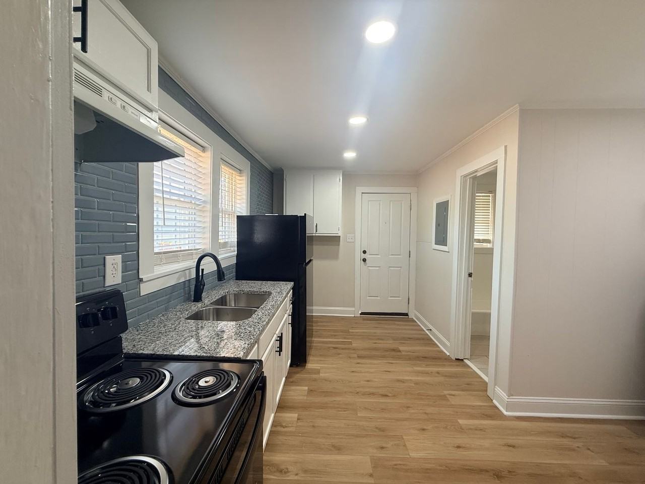 534 Manchester St Se - Photo 7 of 9