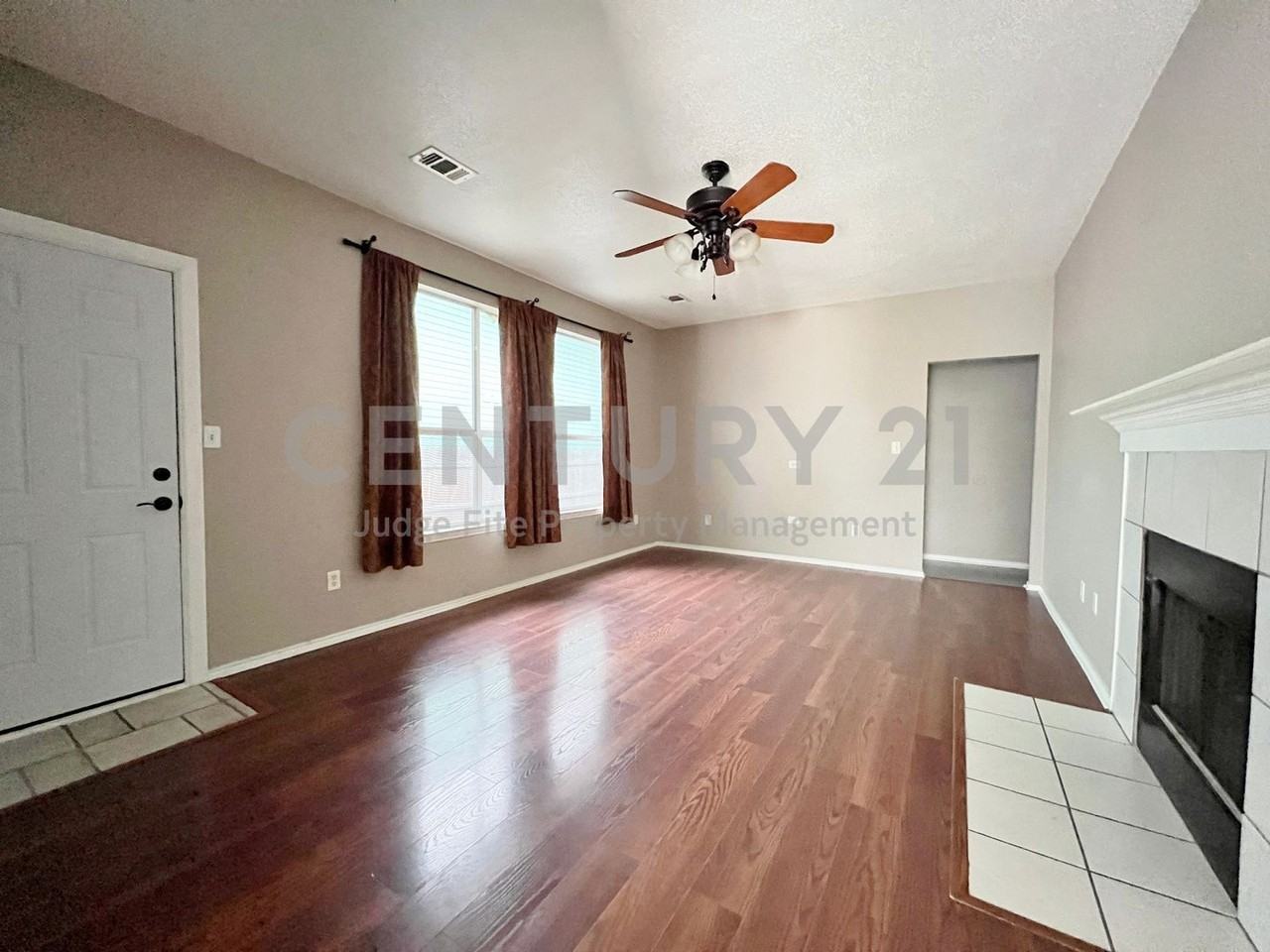 2809 Newport Ave - Photo 2 of 15