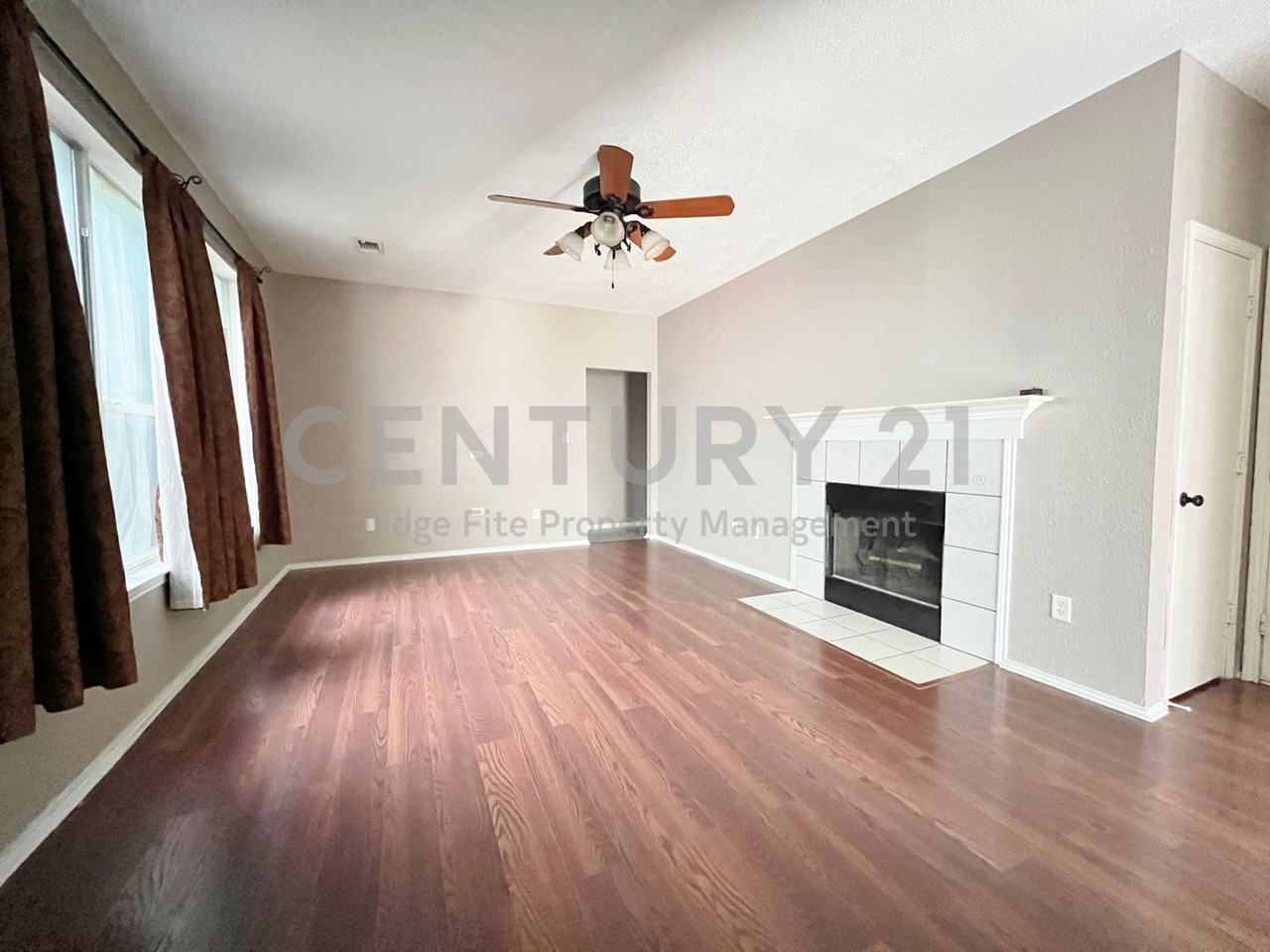 2809 Newport Ave - Photo 3 of 15