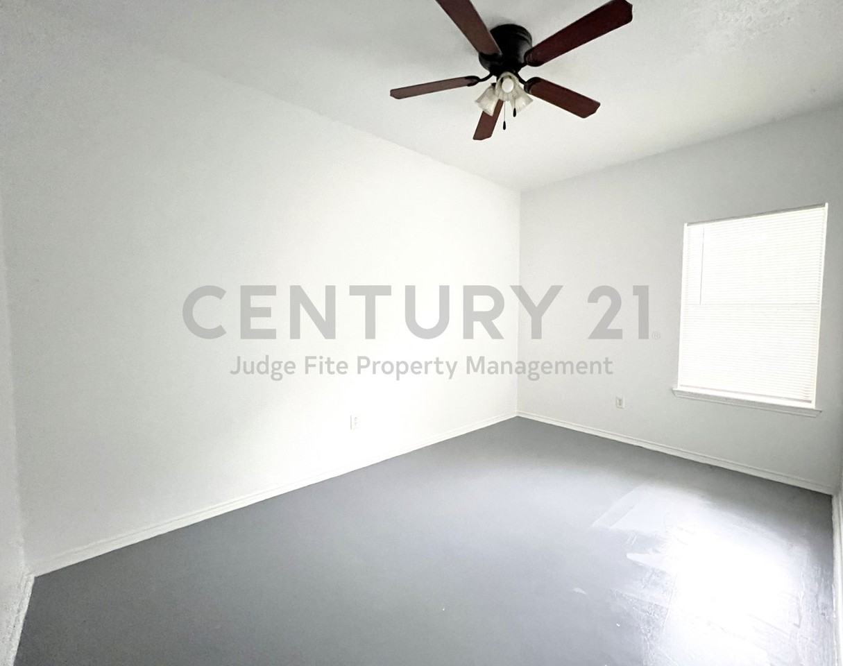 2809 Newport Ave - Photo 7 of 15