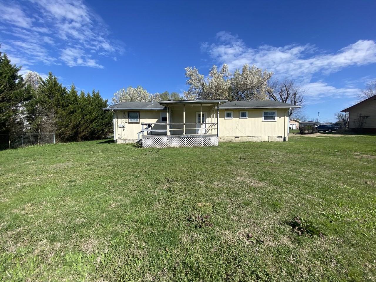 168 Reynolds Dr - Photo 4 of 24