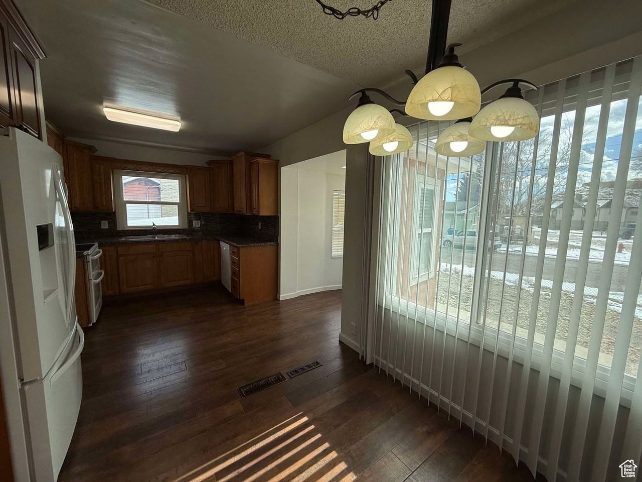 73 Garden St - Photo 5 of 26