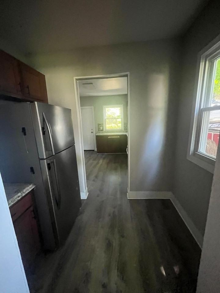 256 Woodbine Ave - Photo 6 of 24