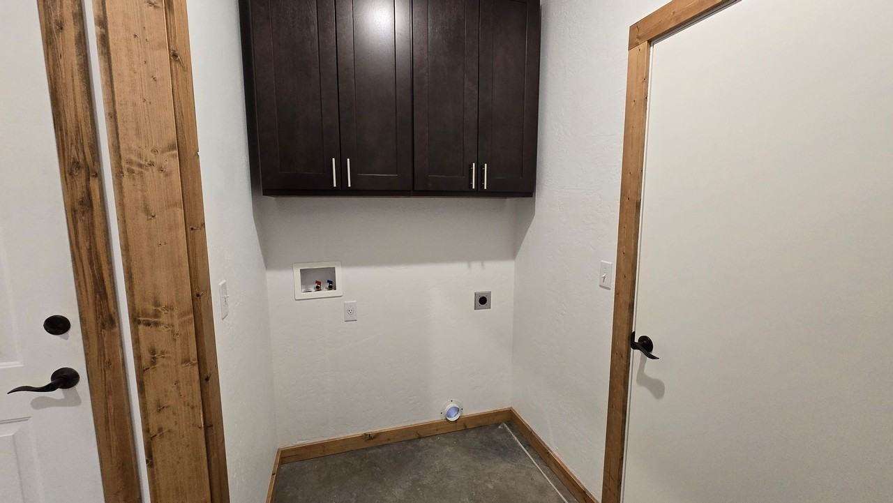 2215 Steamboat Ln - Photo 6 of 10