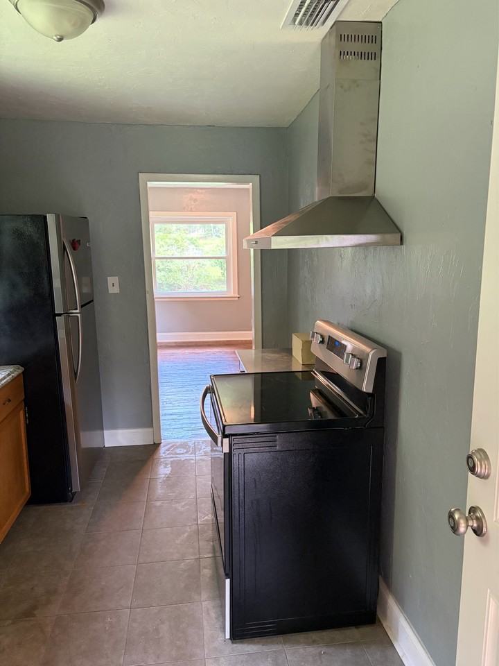 733 Putnam Dr #1 - Photo 2 of 10