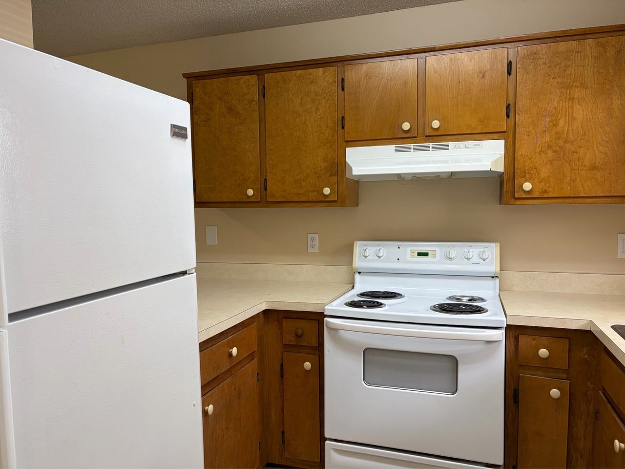 1103 Greentree Ct #F - Photo 4 of 11