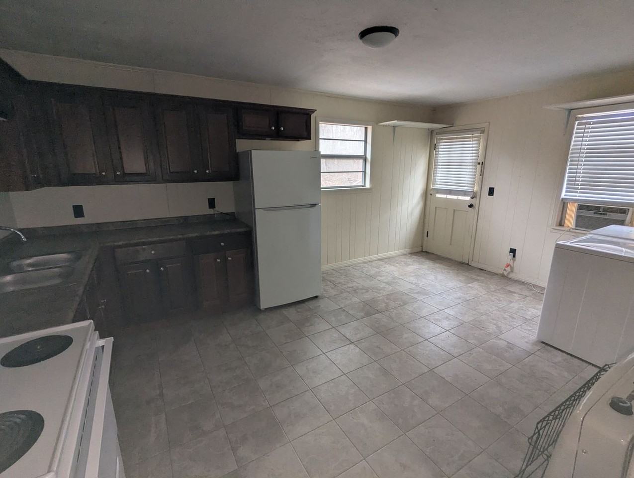 13784 Lake Elledge Rd - Photo 3 of 8