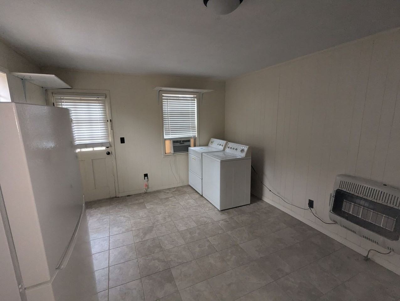 13784 Lake Elledge Rd - Photo 4 of 8