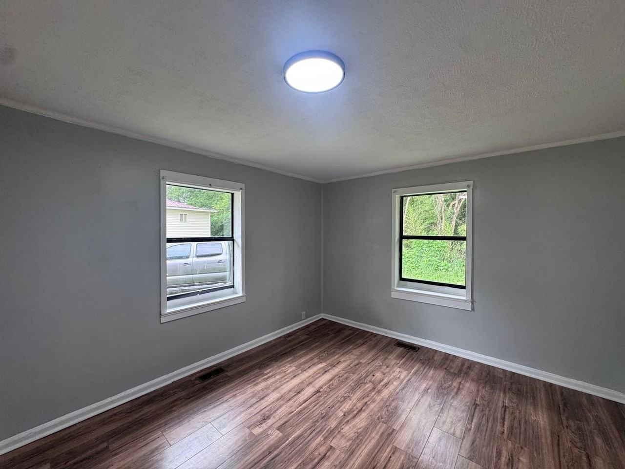 4924 Saks Rd - Photo 6 of 12