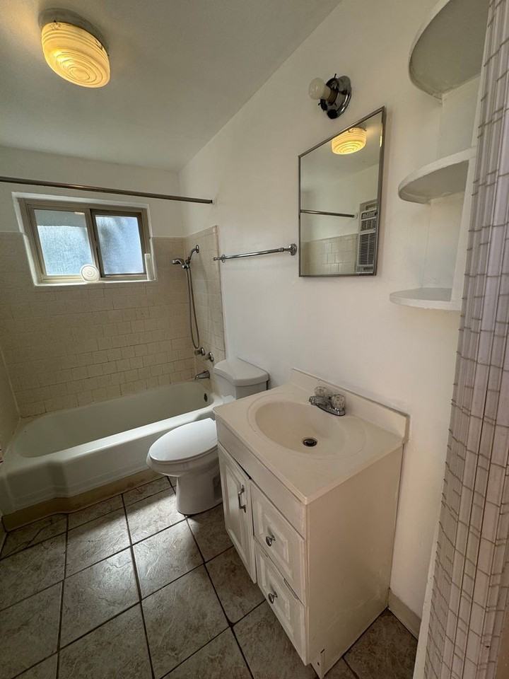 2120 Coal Ave Se - Photo 4 of 12
