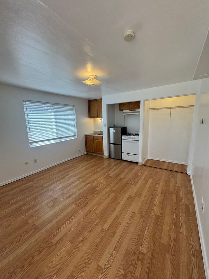 2120 Coal Ave Se - Photo 7 of 12