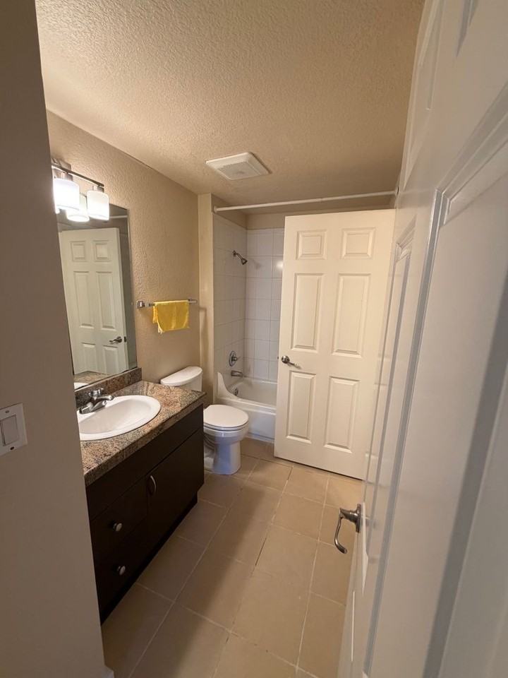 12625 Se 41st Pl #F104 - Photo 5 of 10