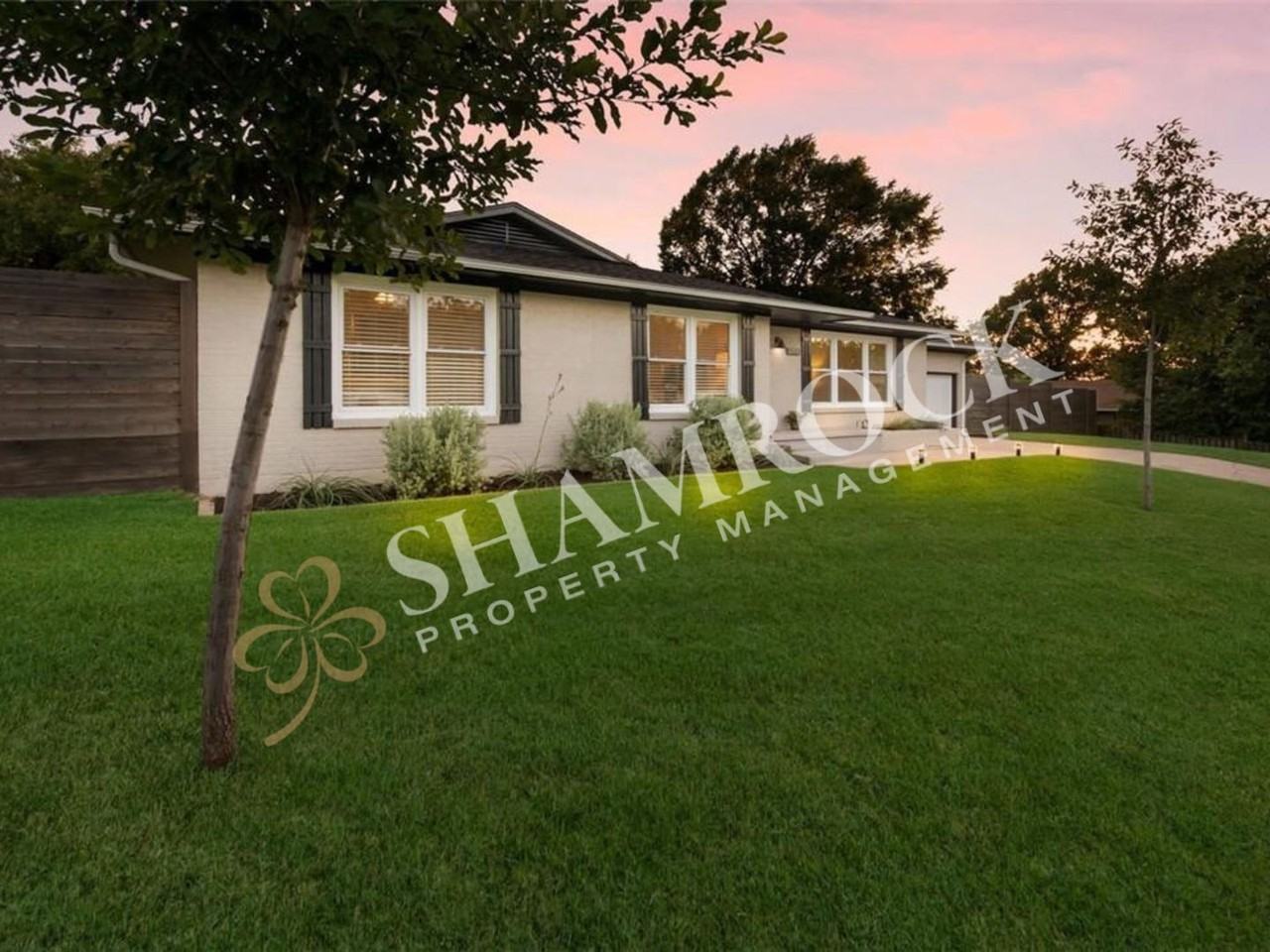 2216 Lake Ridge Cir - Photo 2 of 25