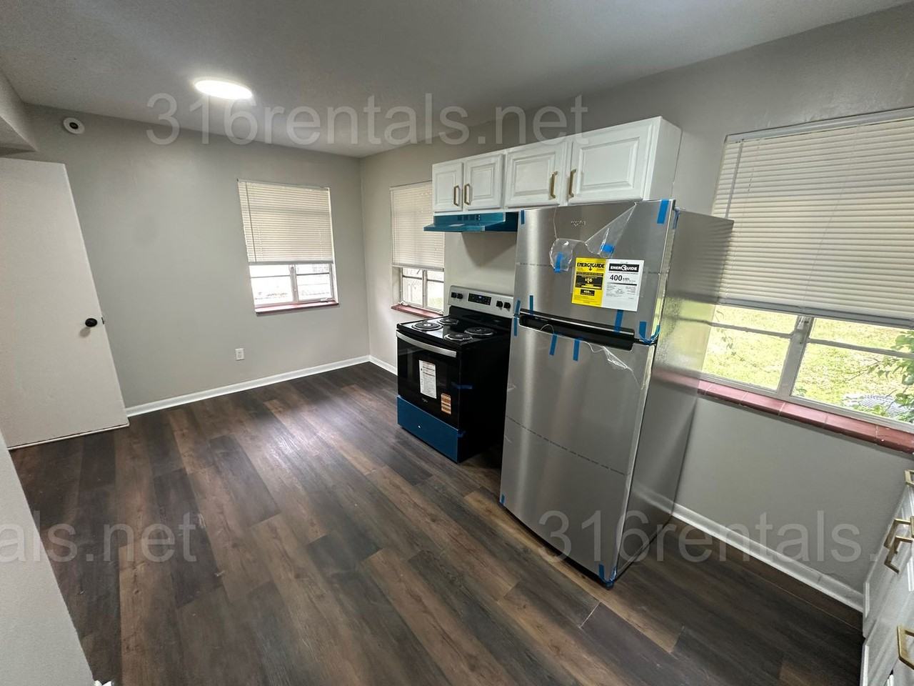 1920 S Fern St - Photo 2 of 10