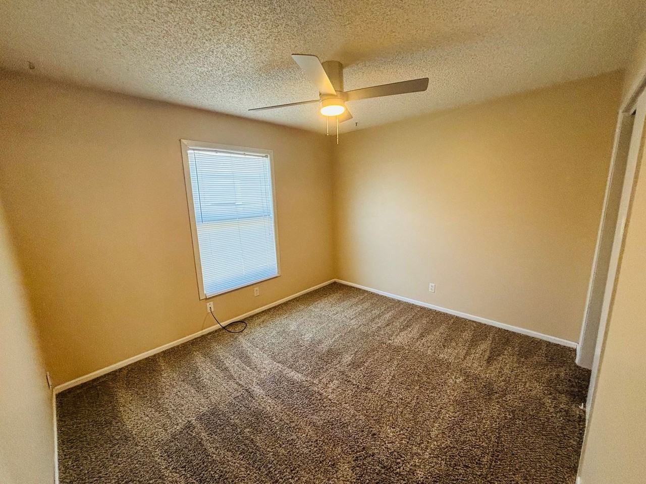 6720 6720 - 6732 W Par Ln - Photo 4 of 6