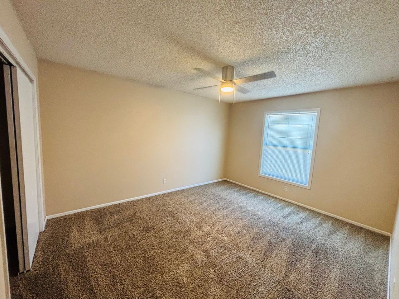 6720 6720 - 6732 W Par Ln - Photo 5 of 6
